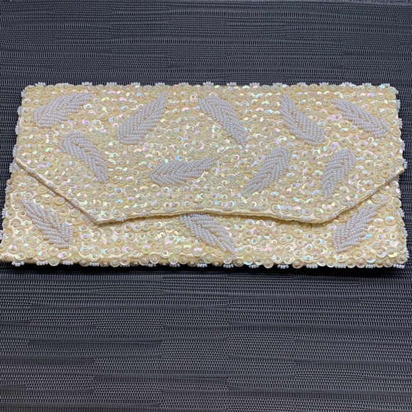Vintage cream satin beaded & sequin clutch - Picture 1 of 5